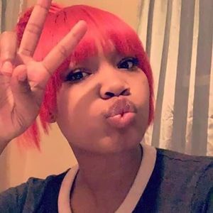 Meet your Posher, Chanel